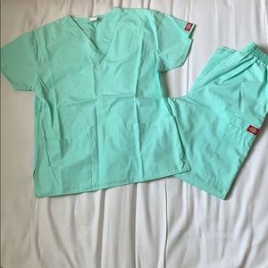 Dickies scrub set
